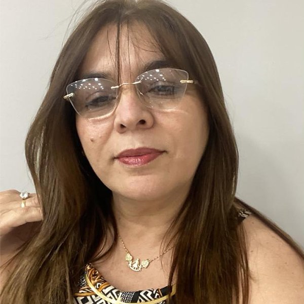 <strong>Cláudia Melo</strong>