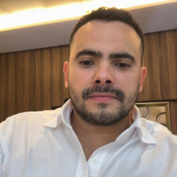 <strong>Leandro Saraiva</strong>
